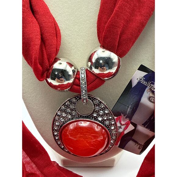Red and silver scarf with a red pendant - Picture 2 of 9